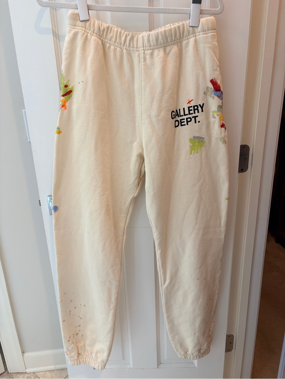 Men’s NWOT Gallery Dept. Cream MSRP $600 paint splatter sweatpants size M